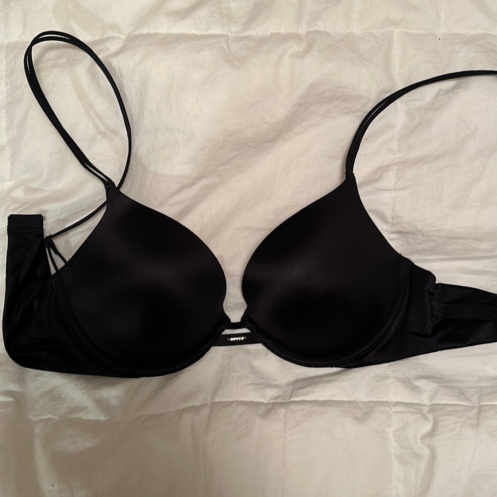 VICTORIA SECRET BLACK BRA // PUSH UP // 32C NWOT